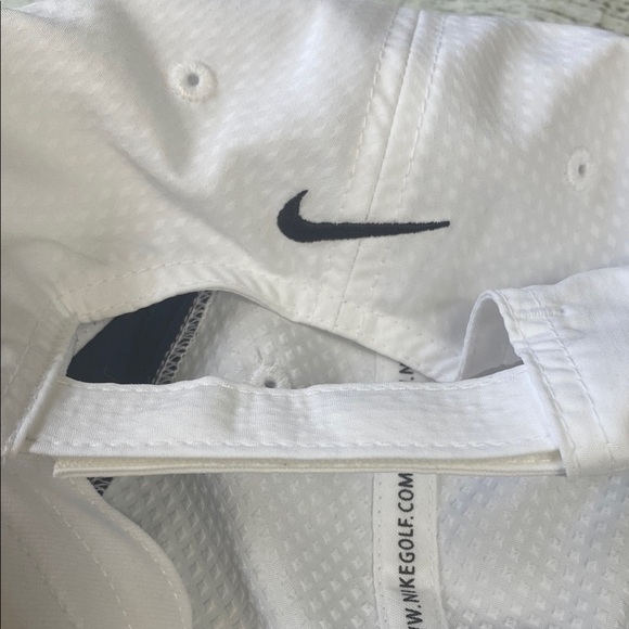 Nike Performance Black and White Sports Cap Sz M/L - Picture 6 of 6
